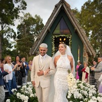 Arrascaeta e Camila Bastiani abrem álbum de fotos do último casamento — Foto: Gabriel Queiroz