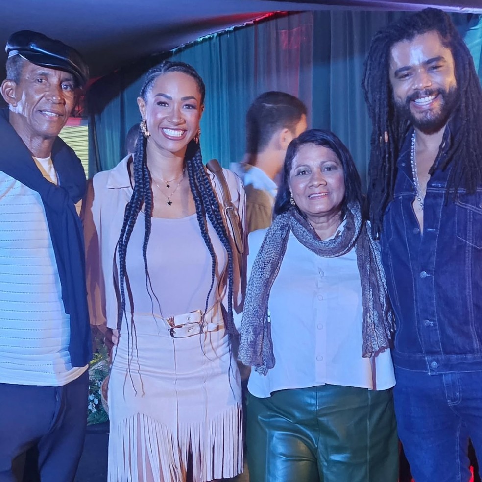 Ex-BBB Diogo Almeida abre &aacute;lbum de viagem &agrave; Bahia e mostra encontro com sogros &mdash; Foto: reprodu&ccedil;&atilde;o/ instagram