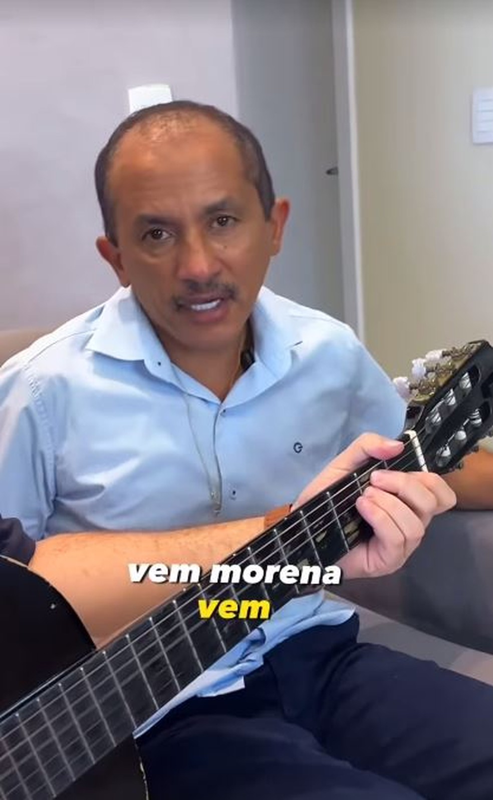 Manoel Gomes canta "Vem, morena" — Foto: Reprodução