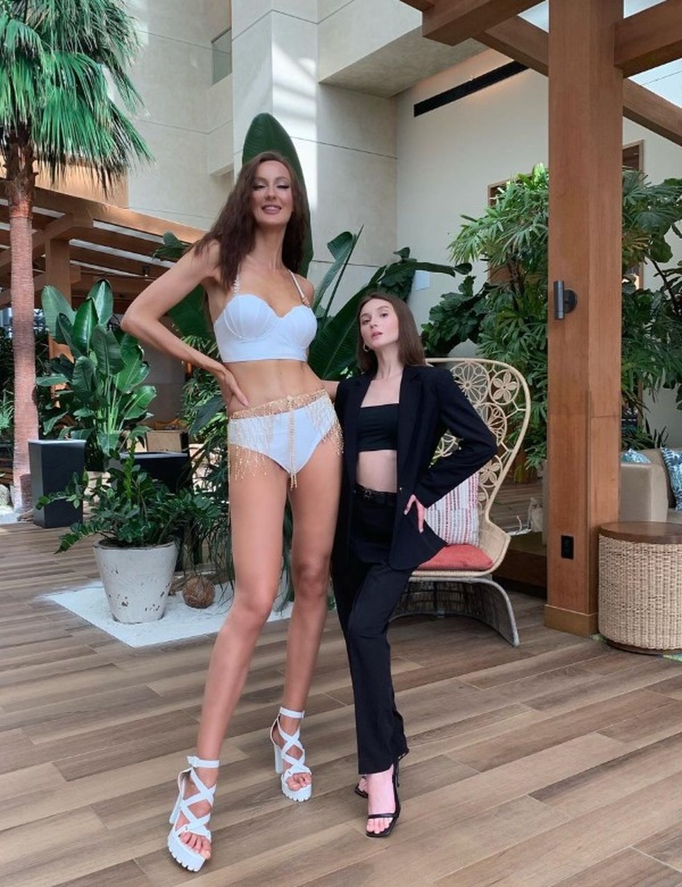 Ekaterina Lisina e outra modelo — Foto: Reprodução/Instagram