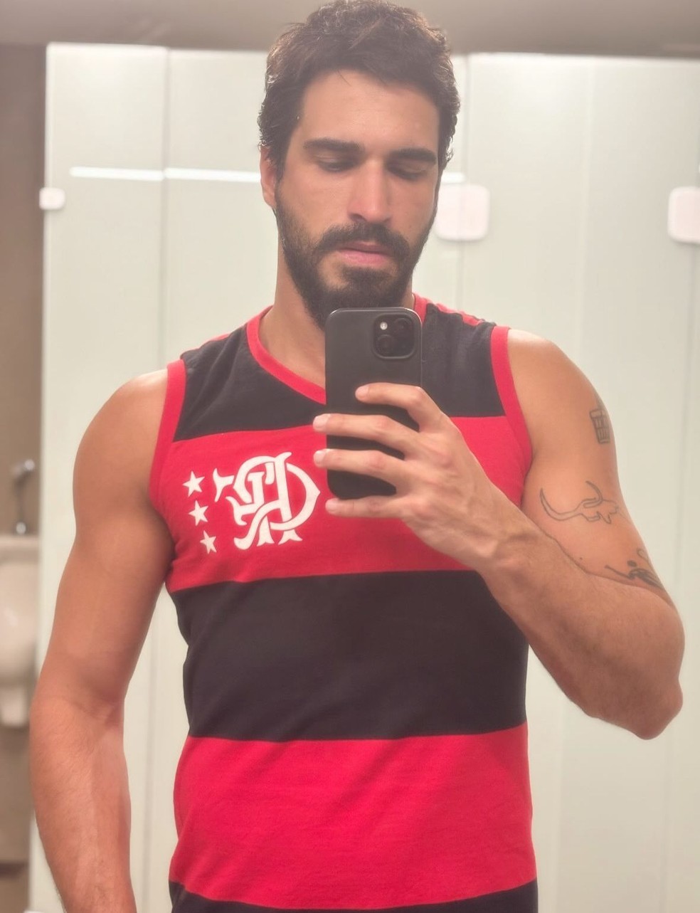 Thales Junqueira é diretor de arte — Foto: Reprodução/Instagram