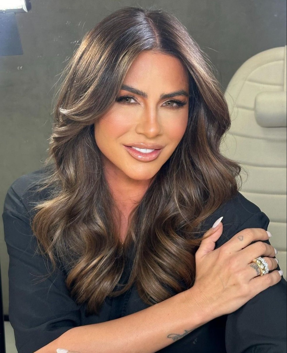 Namorada do pai de Neymar, Mariane Bernardi muda o visual — Foto: Instagram