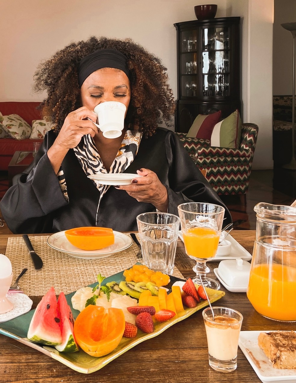 Zezé Motta posta no café da manhã — Foto: reprodução/ instagram