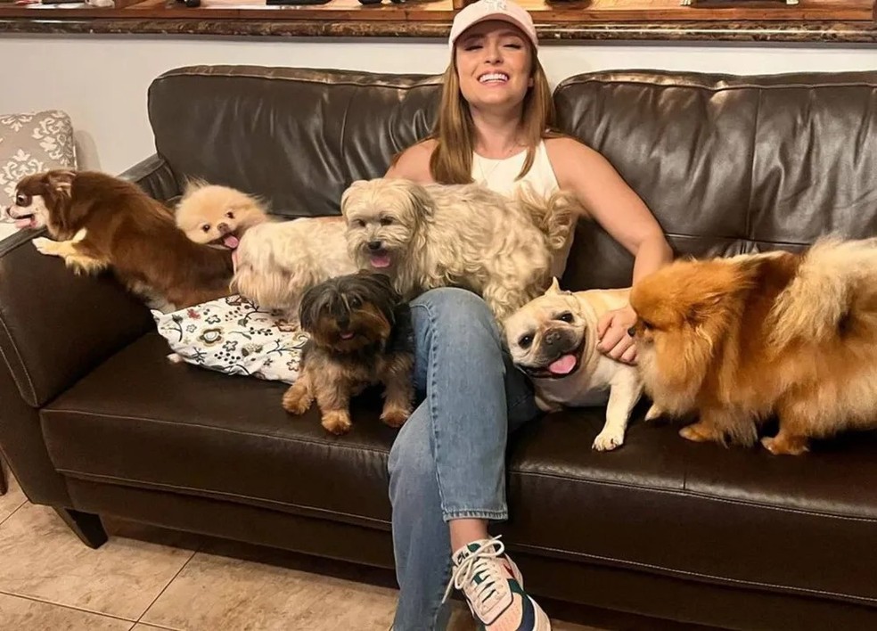 Larissa Manoela com seus cachorros — Foto: Reprodução / Redes Sociais