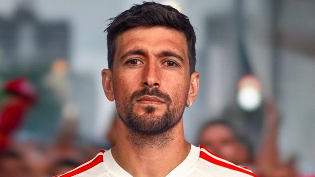 img-19d77788810-desktop