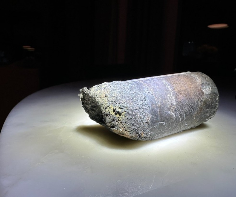 Homem quer ir &agrave; Justi&ccedil;a ap&oacute;s parte de bateria da Esta&ccedil;&atilde;o Espacial Internacional atingir a sua casa, na Fl&oacute;rida &mdash; Foto: Reprodu&ccedil;&atilde;o/X