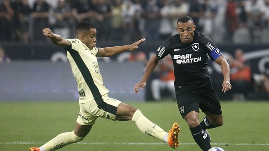 Botafogo perde para o Corinthians, a 3ª derrota seguida no Brasileiro, e desperdiça chance de ampliar vantagem