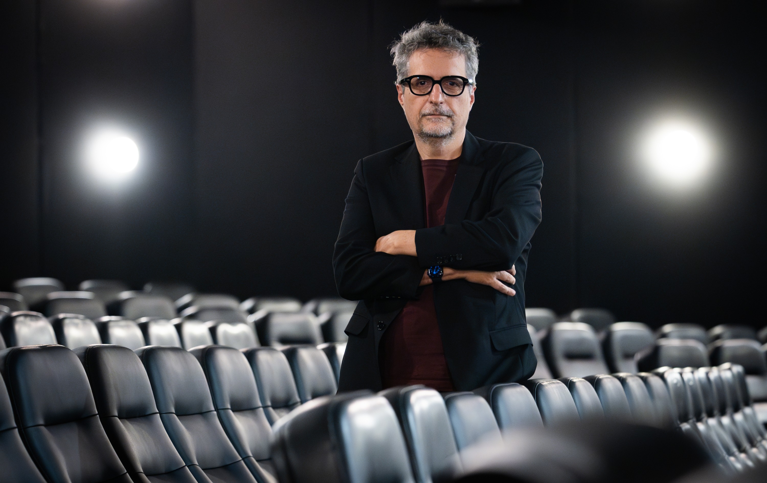Diretor de 'O Agente Secreto', Kleber Mendonça Filho faz abertura de curso sobre cinema produzido na Baixada