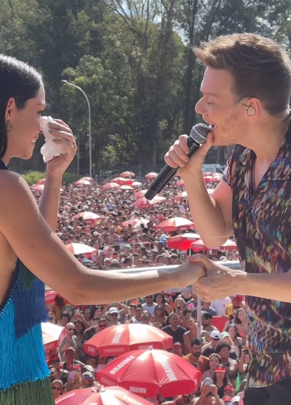 Michel Teló pediu Thais Fersoza novamente em casamento em cima de um trio elétrico, em 2024 — Foto: Reprodução de Instagram