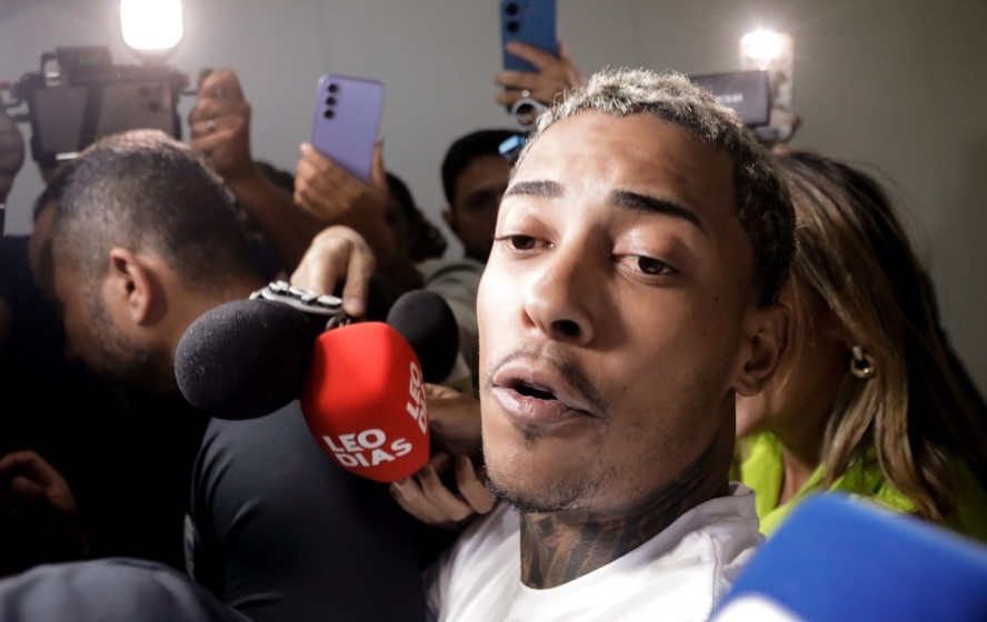 MC Poze do Rodo é levado da Cidade da Polícia após ser preso durante operação da DRE