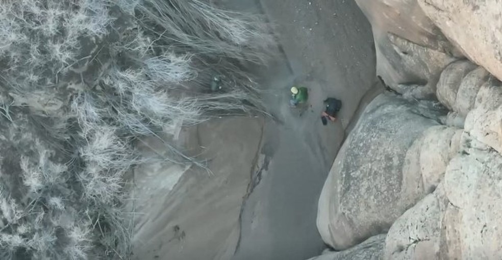 Austin Dirks preso em areia movediça em parque de Utah (EUA) — Foto: Reprodução