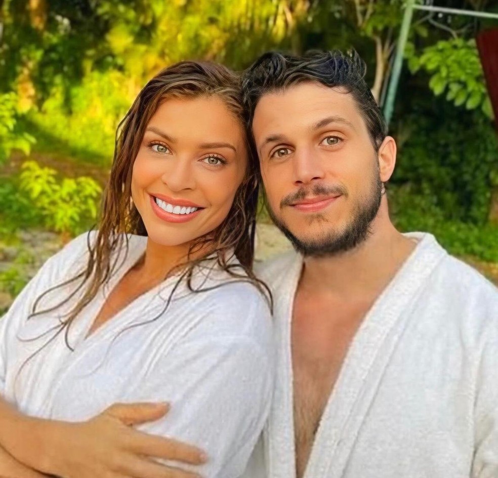 Grazi e João Villa nos bastidores de "Dona Beja" — Foto: Instagram