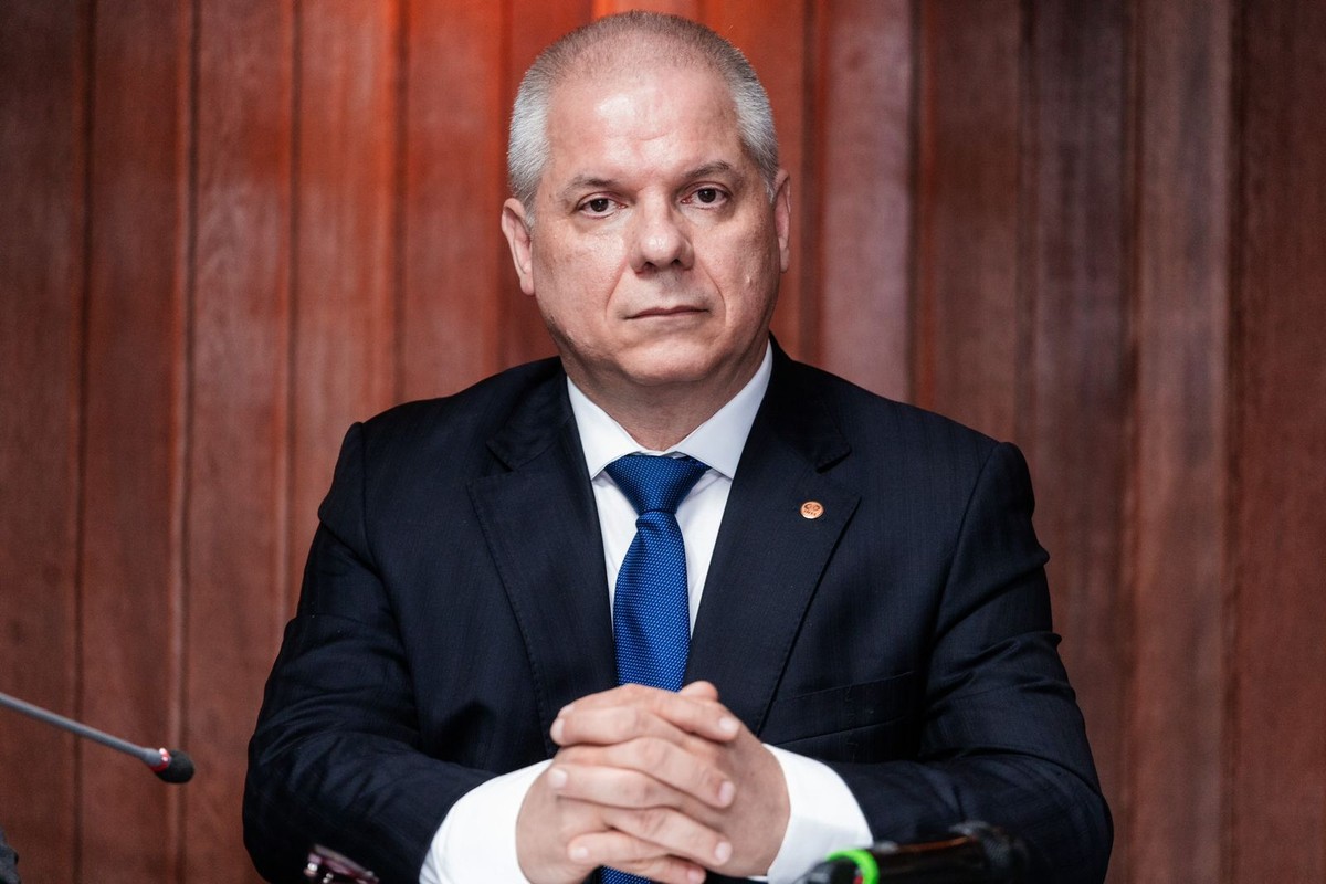 URGENTE: Ex-Presidente do INSS Preso em Operação Chocante Sobre Descontos Irregulares!