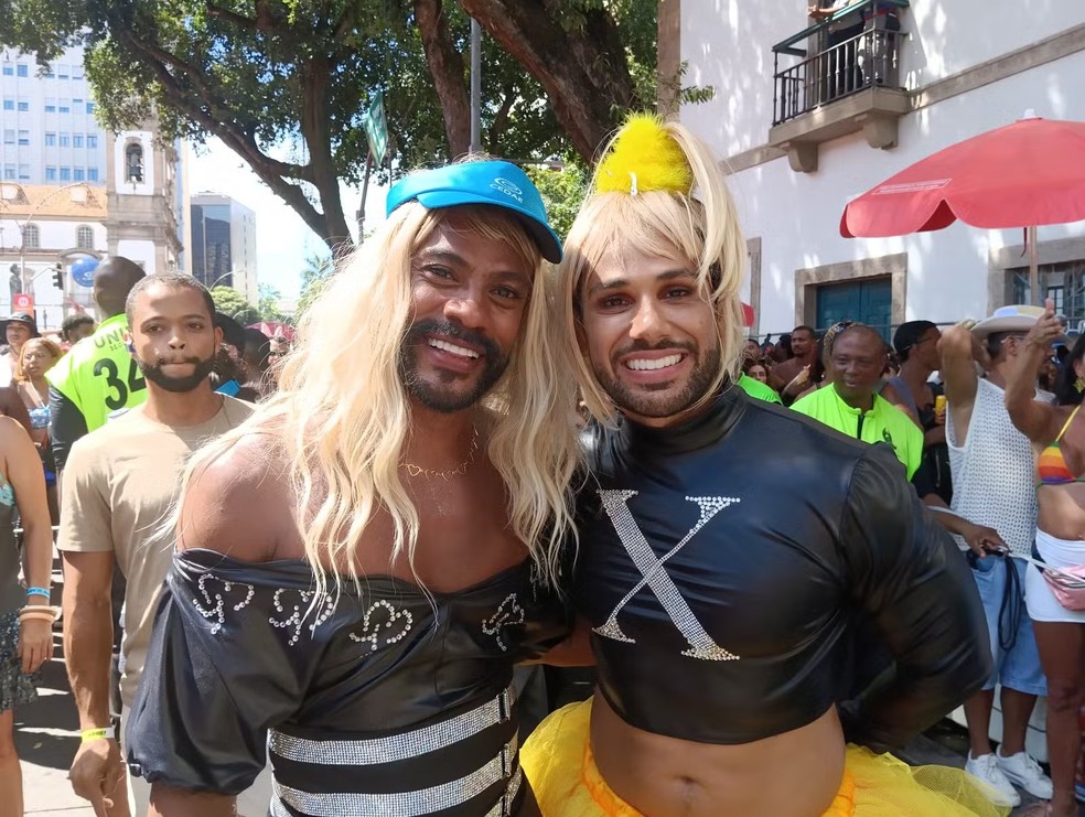 Os atores Samuel de Assis e Amaury Lorenzo curtiram o bloco no Centro do Rio — Foto: Ana Clara Veloso