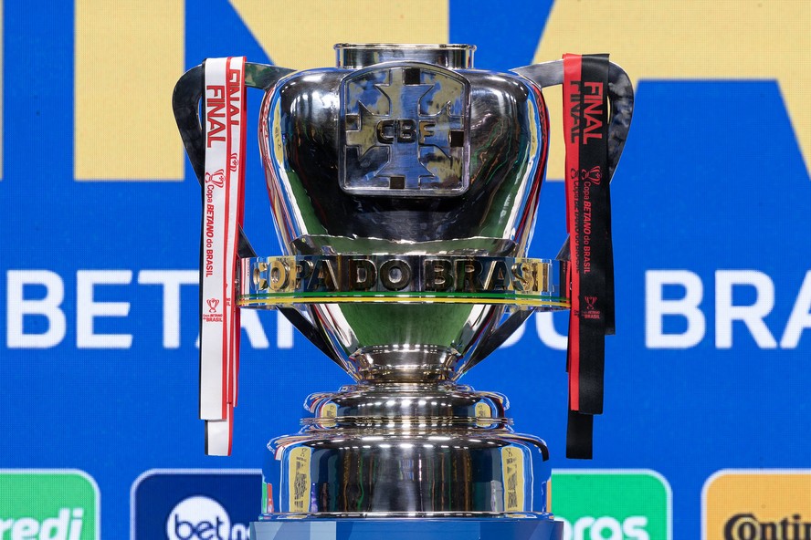 Taça da Copa do Brasil de 2023, disputada por Flamengo e São Paulo
