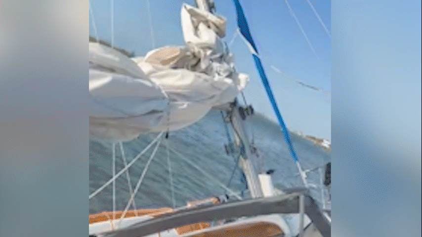 Mulher compra barco no Facebook e fica à deriva por cinco dias após sofrer séria avaria com inundação