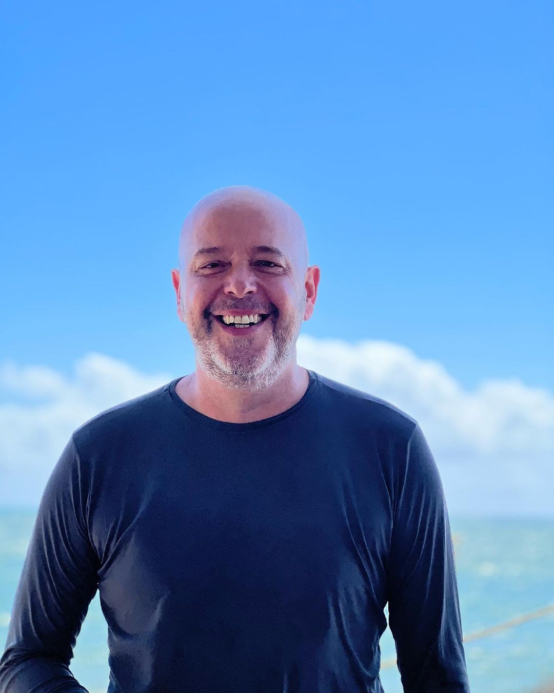 Alex Escobar faz 52 anos e, em recuperação após tumor, volta ao ...