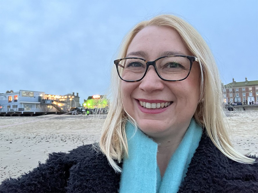 A deputada trabalhista Jess Asato