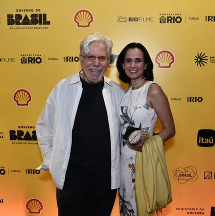 Reginaldo Faria surge com nova namorada, aos 88 anos — Foto: Cristina Granato