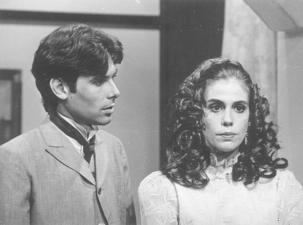 Eduardo Tornaghi e Sandra Bréa em 'Memórias de amor' — Foto: Divulgação