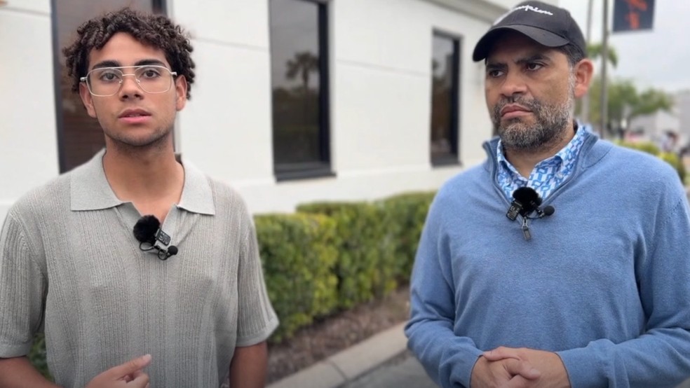 David (esq.) e o pai Rene (dir.), salvo do 'pior' depois de uma parada cardíaca identificada durante uma partida de futebol em família — Foto: Reprodução