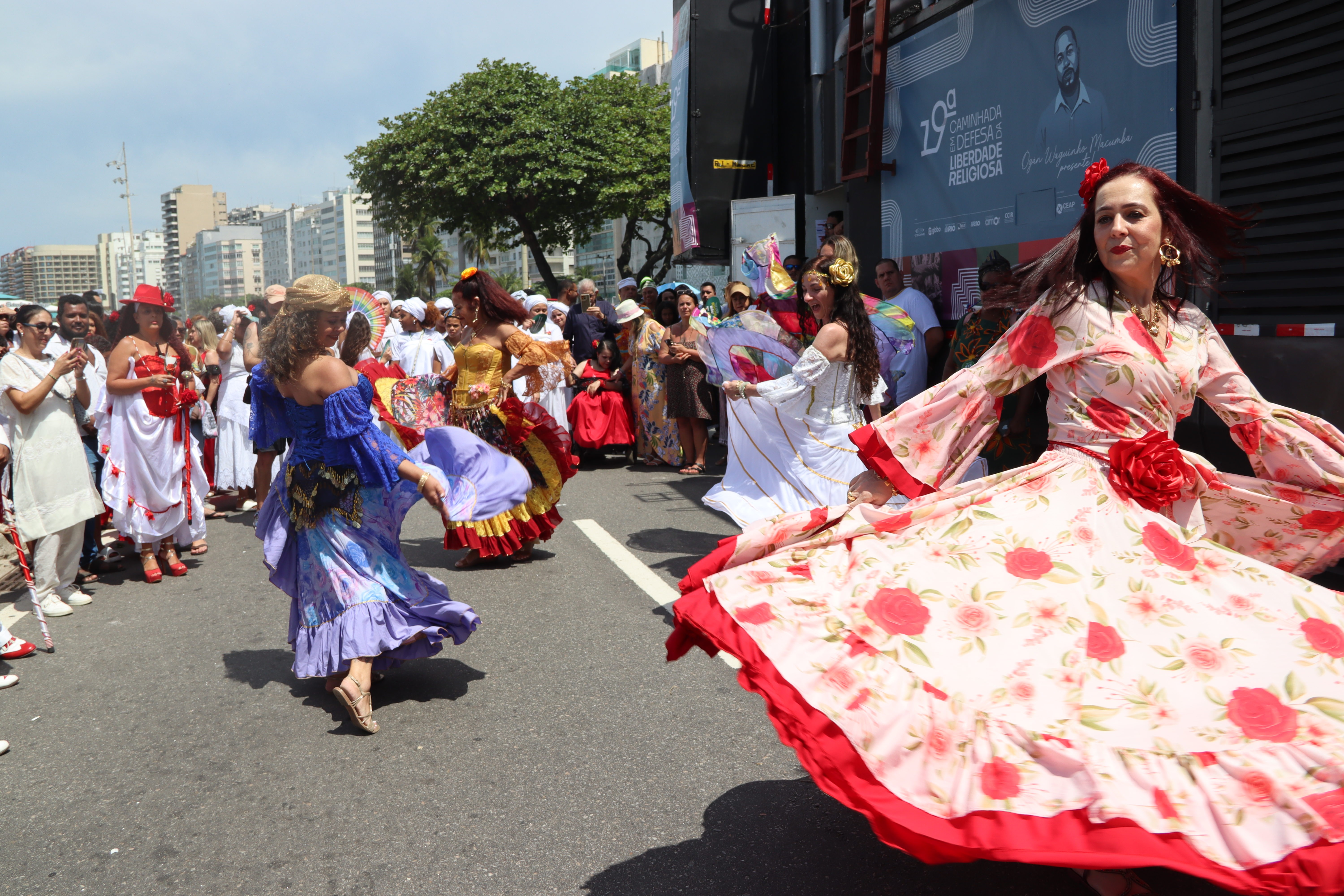 19ª Caminhada em Defesa da Liberdade Religiosa lota Copacabana com 26 grupos culturais
