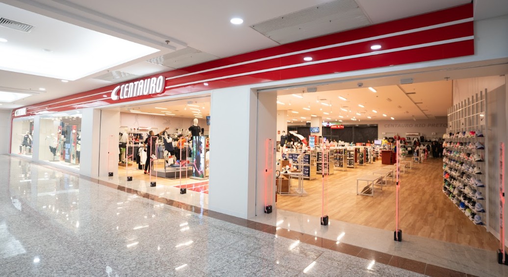 Centauro abre mais de 600 vagas temporárias para o Natal em diferentes estados