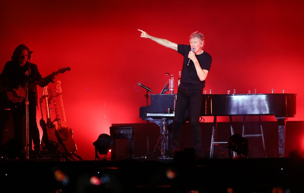 Roger Waters faz show no Rio com crítica política e presença de Milton ...