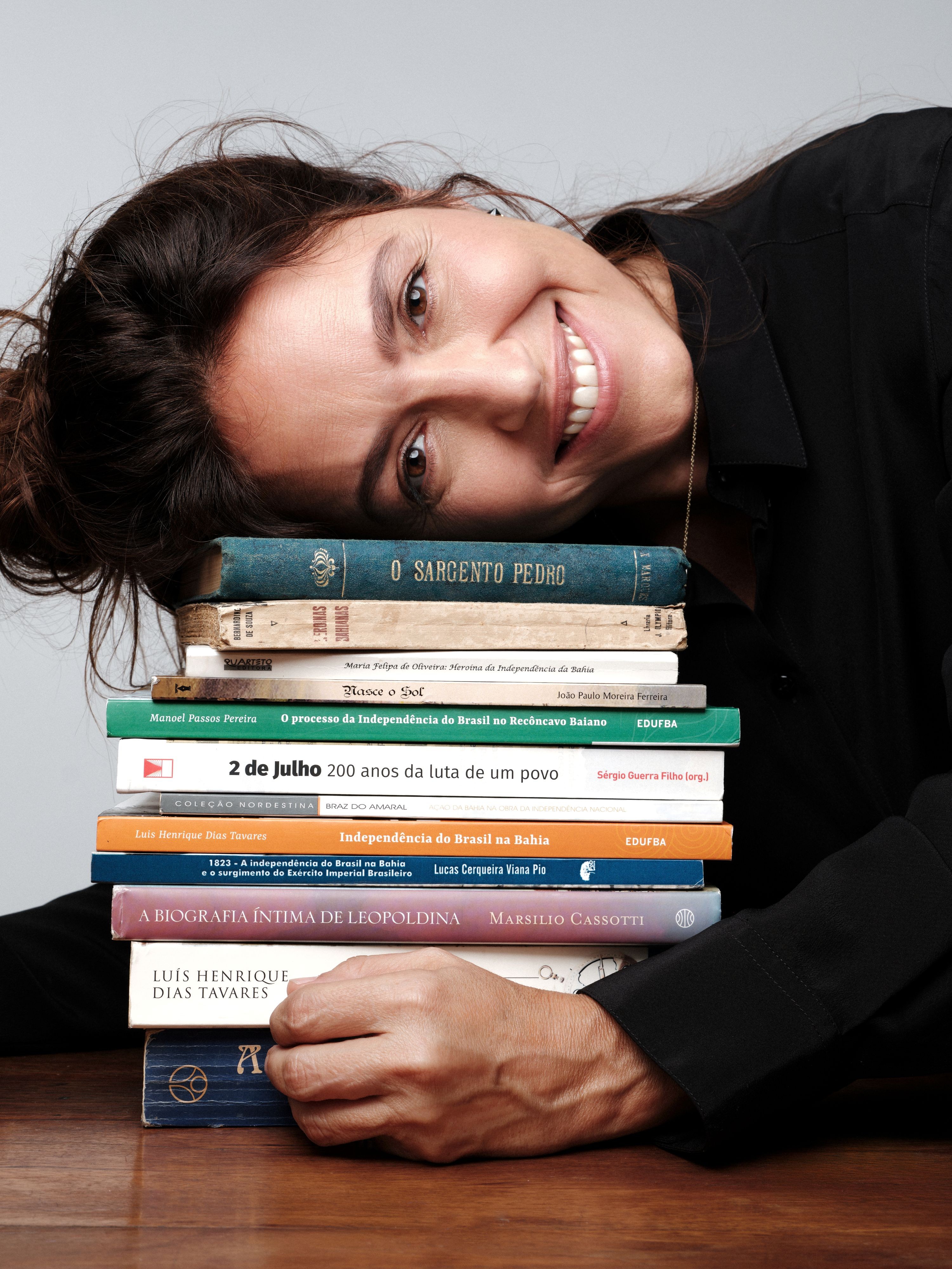 Manuela Dias, autora de ‘Vale tudo’, lança livro sobre três heroínas brasileiras
