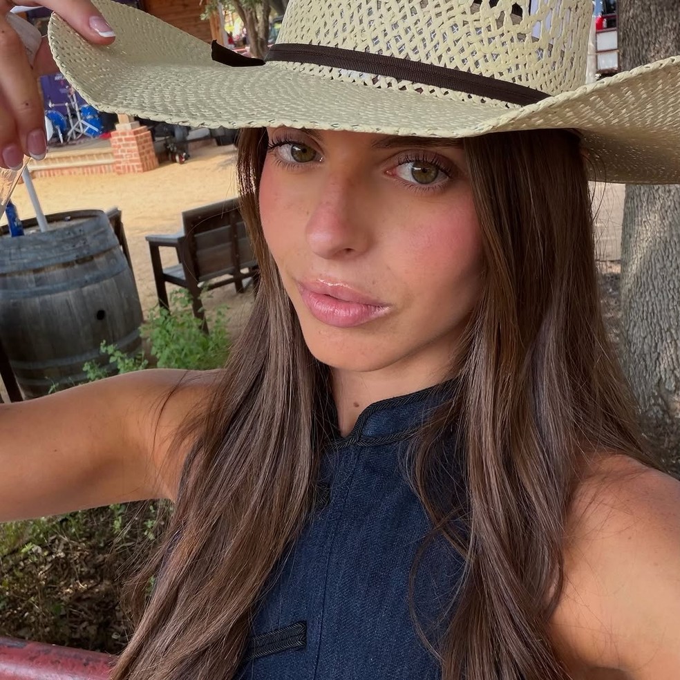 Craque da Espanha, Pedri González namora modelo mais velha e forma ...