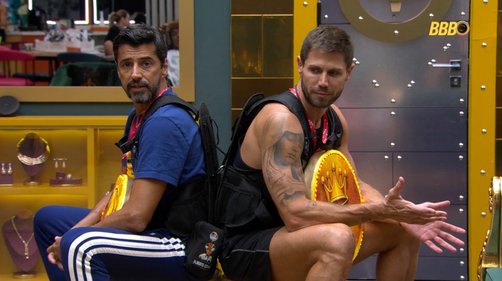 Alberto Cowboy e Jonas Sulzbach estão no castigo do monstro 'BBB 26' — Foto: Reprodução/TVGlobo