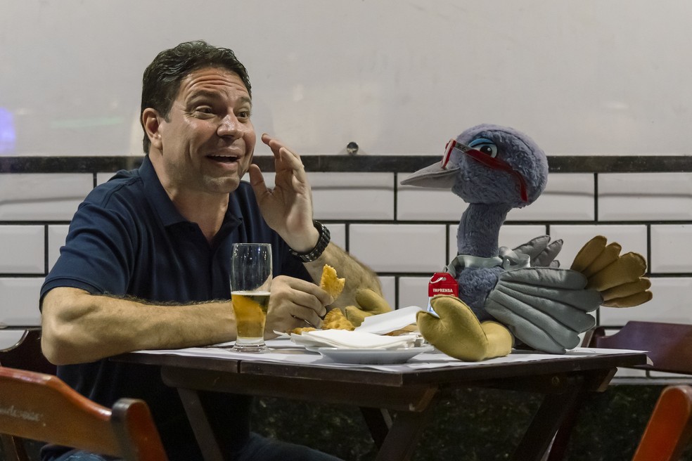 Alexandre Ramagem Rodrigo Faro e um grande artista mas quem parece mais com o Silvio Santos sou eu