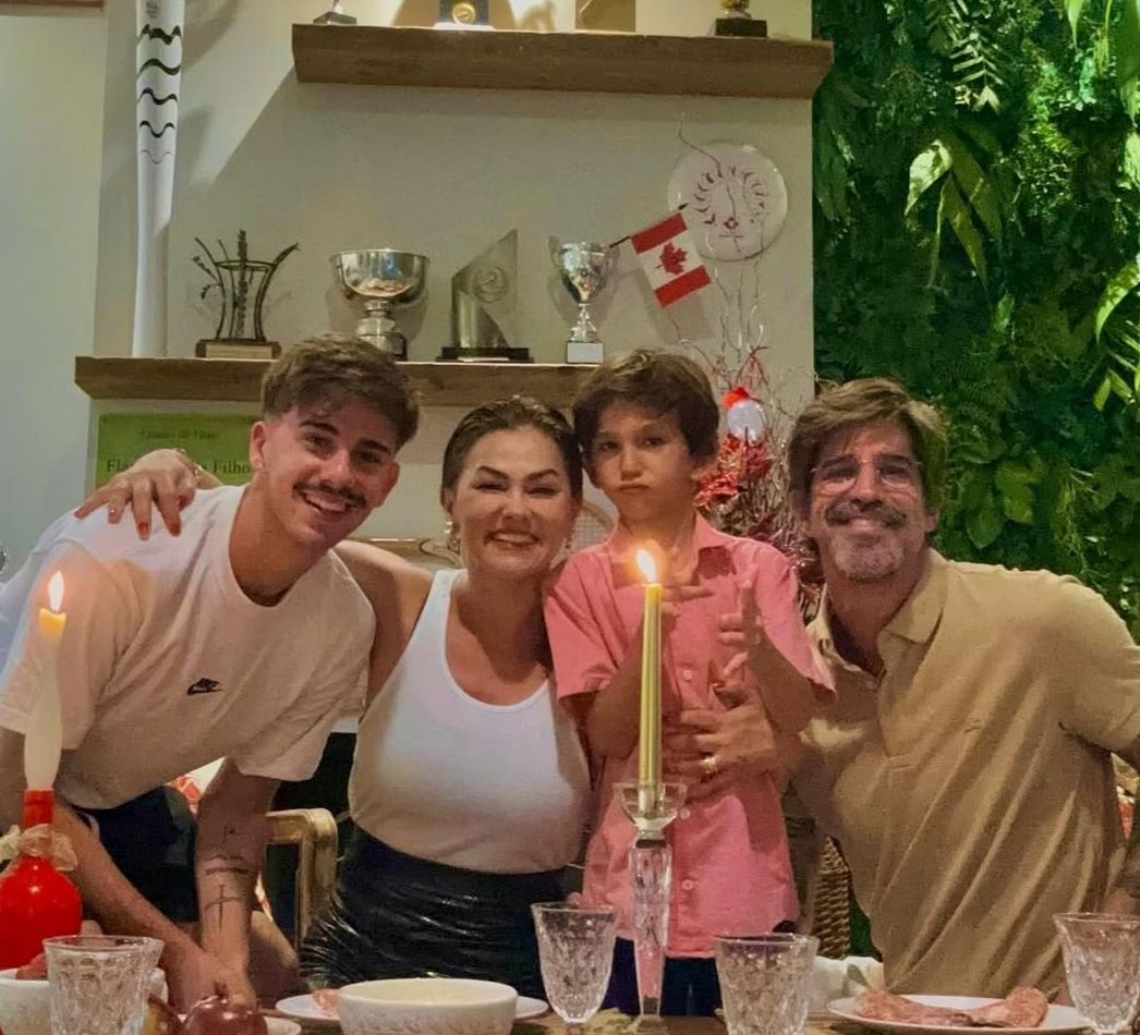 Ex-Tiazinha, Suzane Alves ajudou a criar Felipe Saretta, primogênito de Flávio Saretta — Foto: Reprodução/Instagram