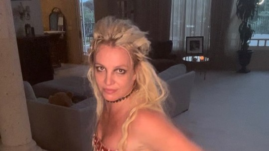 Britney Spears posta mensagem enigmática sobre traição nas redes: 'Os inimigos estavam bem na minha frente'
