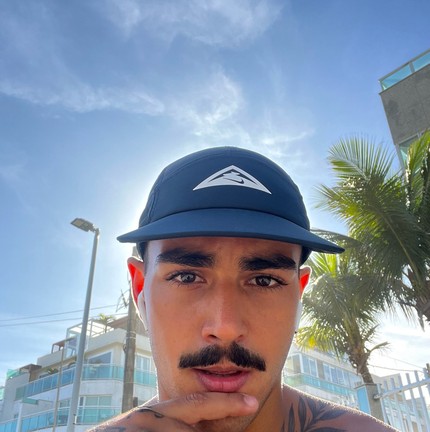 Muso do clipe de Anitta, que fez cena de sexo oral, recusou proposta