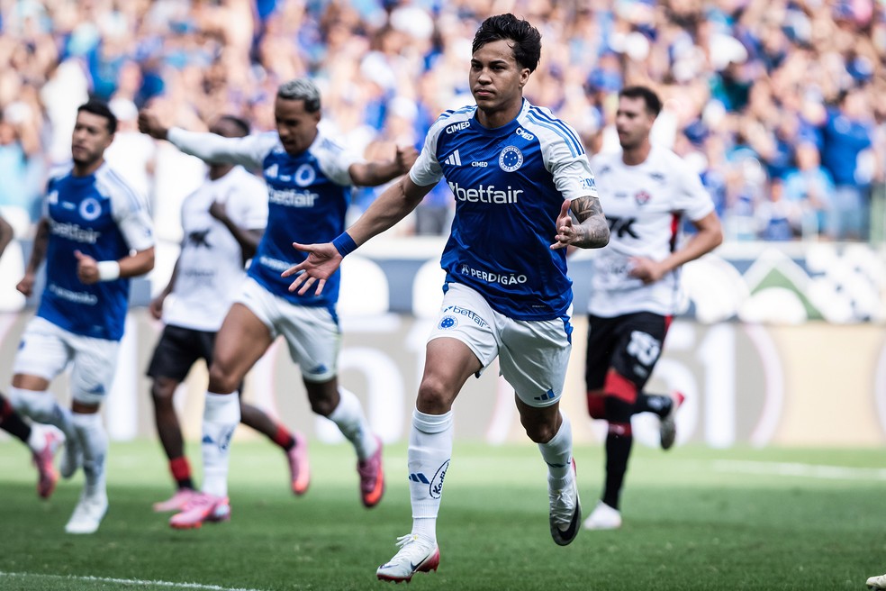 Kaio Jorge, do Cruzeiro, comemora gol de pênalti sobre o Vitória no Brasileiro — Foto: Gustavo Aleixo/Cruzeiro
