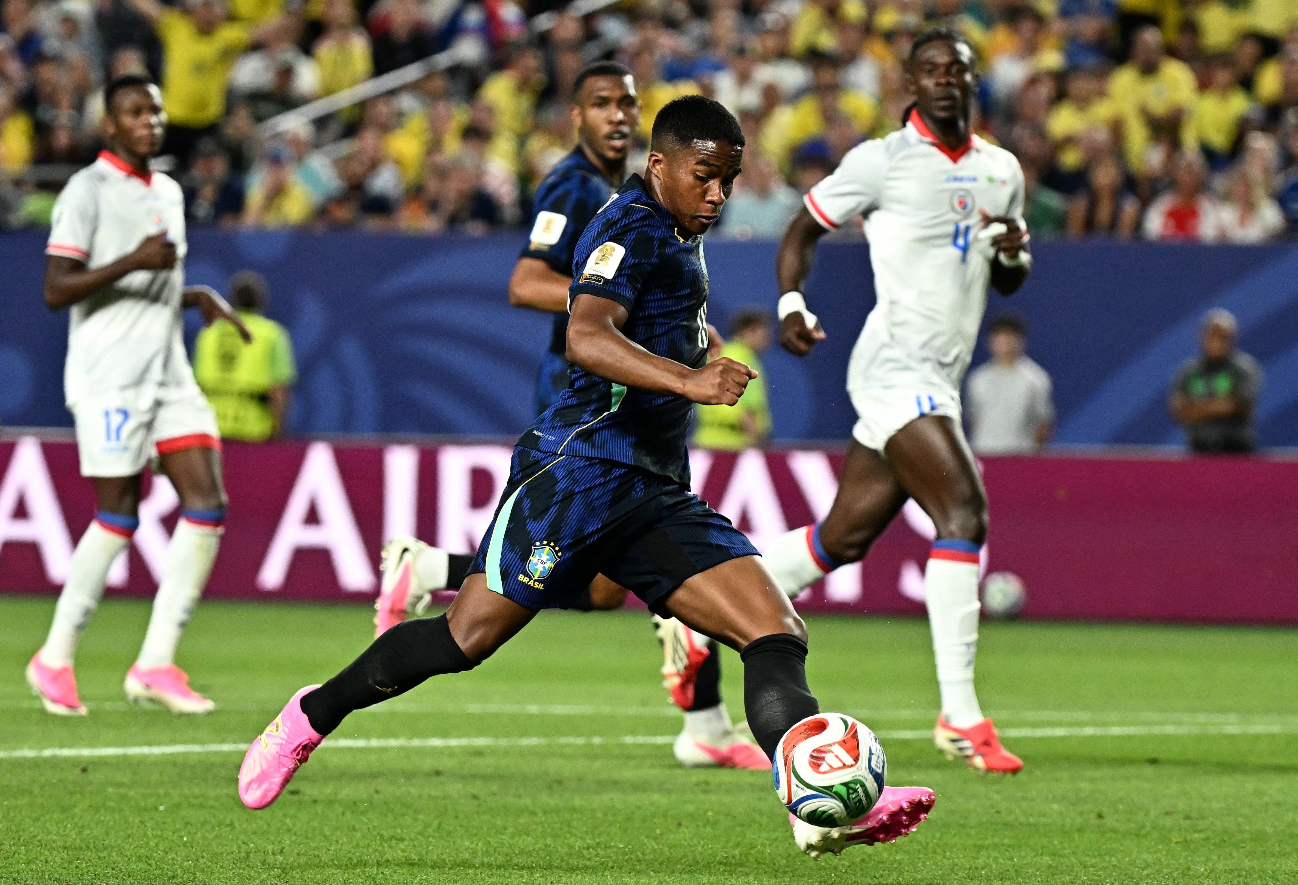 Estreantes na Copa do Mundo, Endrick e Rayan revelam o destino da camisa que usaram na vitória sobre o Haiti
