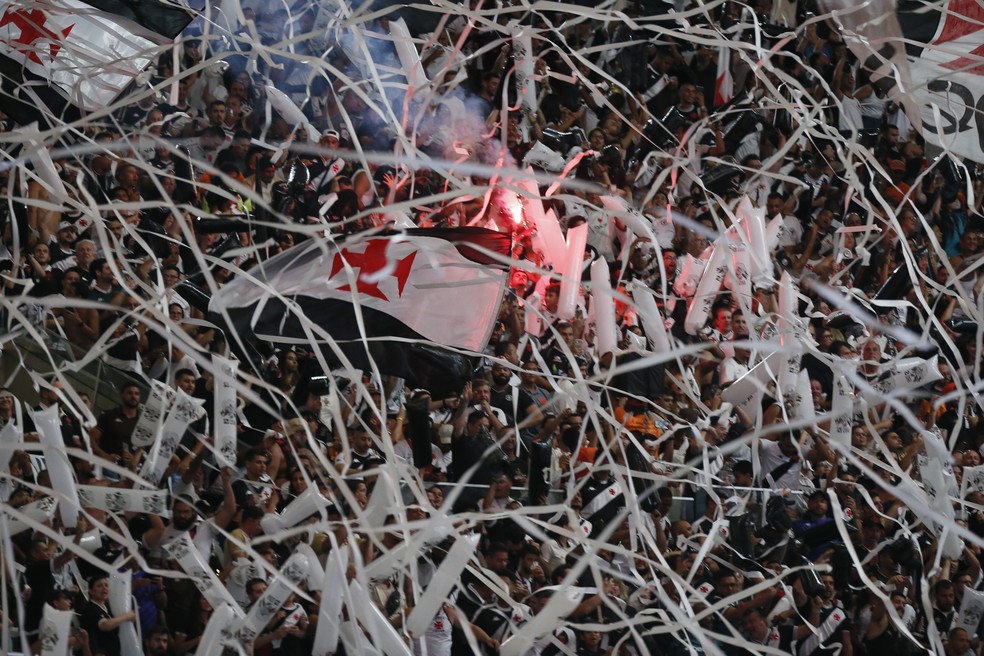 Festa da torcida do Vasco no Maracanã — Foto: Marcelo Theobald/Agência O Globo