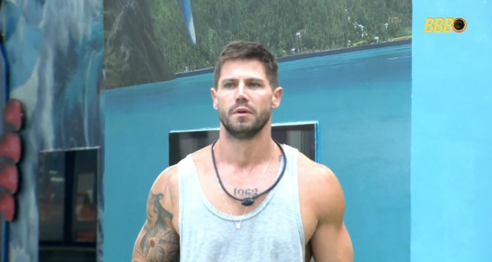 Jonas Sulzbach leva casa do 'BBB 26' para o tá com nada — Foto: Reprodução/Globoplay