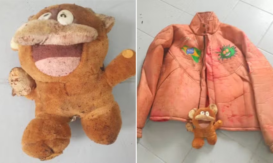 Objetos deixados por parentes em caixão de integrantes dos Mamonas Assassinas são encontrados intactos