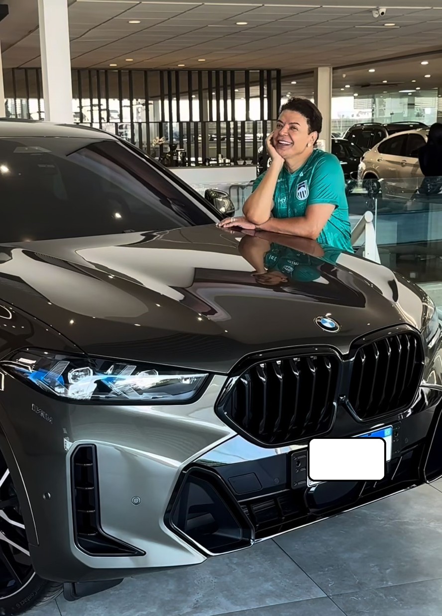 Davi Brazil exibe carrão de R$ 850 mil que ganhou de amigos empresários