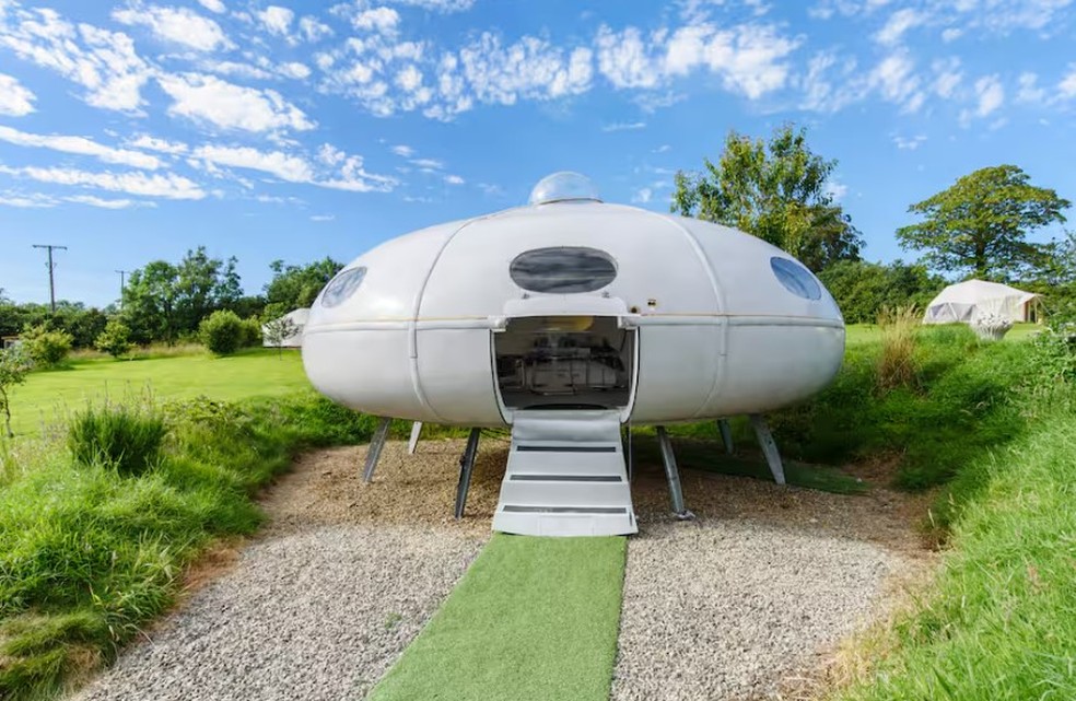 Casa de OVNI em Redberth, Reino Unido — Foto: Reprodução / Airbnb