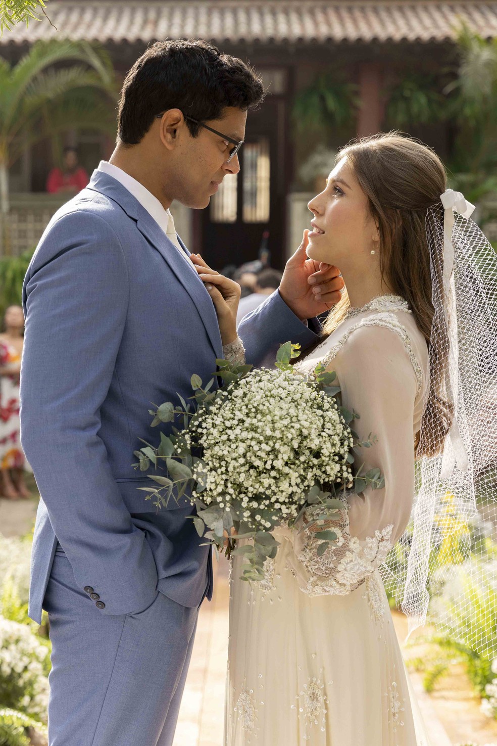 'Renascer': casamento de Buba (Gabriela Medeiros) e José Augusto (Renan Monteiro) — Foto: Beatriz Damy/Rede Globo