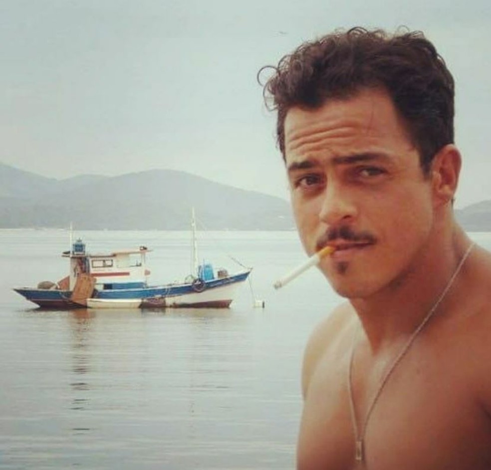 Marcelo Barros, filho adotivo de Jorge Fernando, vende casa em ilha herdada de diretor — Foto: extra/ rep instagram