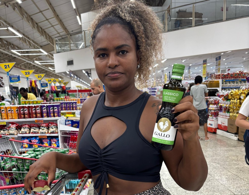 Suzana percebeu que o pre&ccedil;o do azeite caiu, mas diz que ainda pode melhorar &mdash; Foto: Acervo pessoal