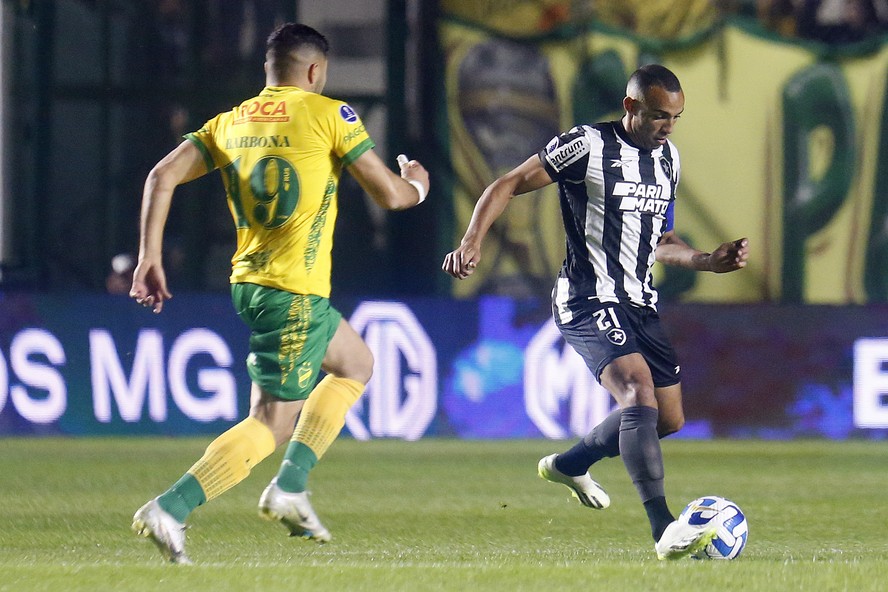 Botafogo joga mal, perde para o Defensa y Justicia e é eliminado da Sul ...