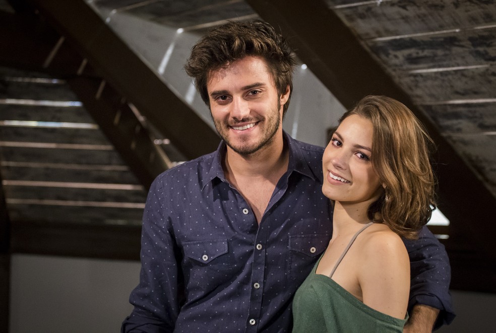 Ex-galã de 'Malhação', Hugo Bonèmer faz nu frontal e exibe o bumbum em ...
