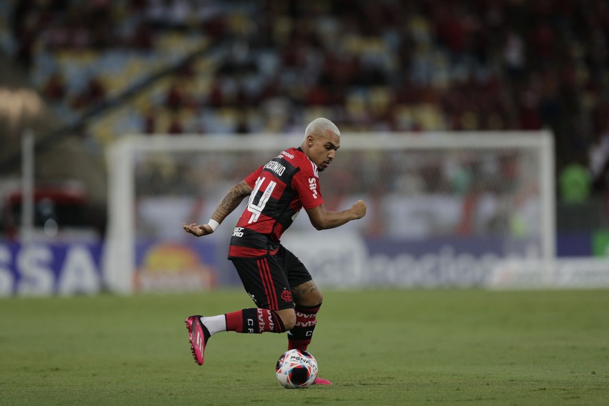 VAI SAIR! Flamengo e Corinthians iniciaram a troca de documentos para a transferência de Matheuzinho