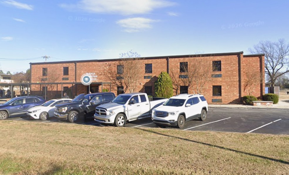 Escola Crist&atilde; Vandalia, na Carolina do Norte (EUA), era o local onde Richard Lynn trabalhava e de onde foi demitido depois de acusa&ccedil;&otilde;es de explora&ccedil;&atilde;o sexual em segundo grau &mdash; Foto: Google Maps