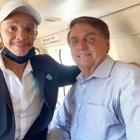 O cantor Netinho com Jair Bolsonaro — Foto: Instagram
